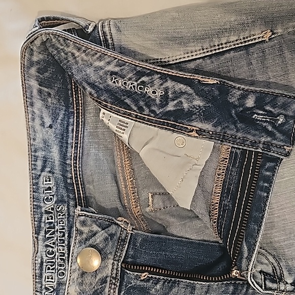 Never worn American eagle kick crop light destroy jeans - Picture 3 of 5